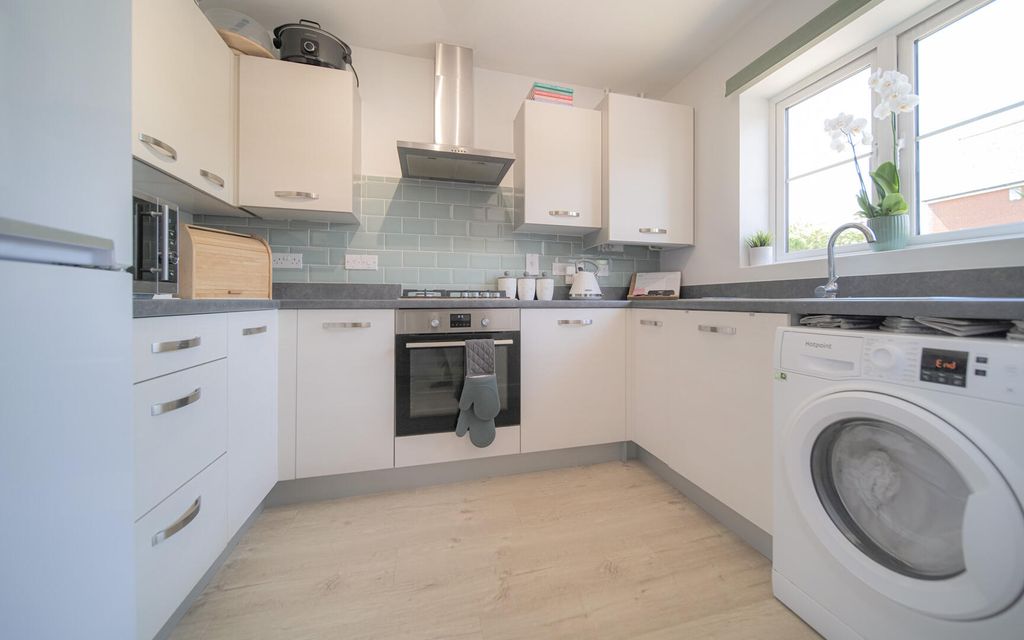 Property photo 2 of 12 Kitchen