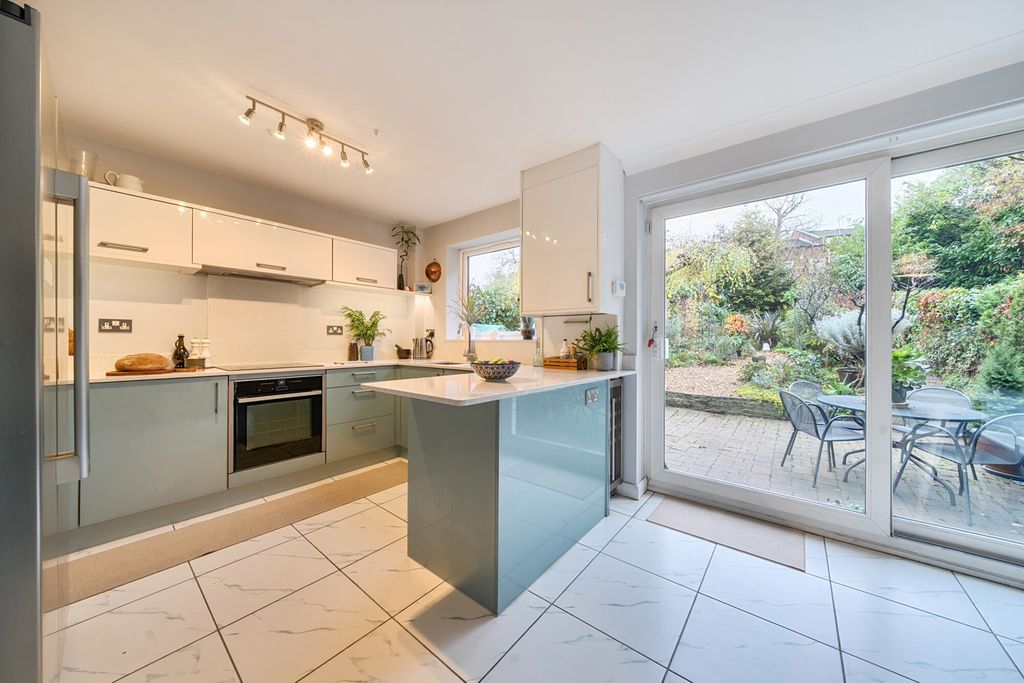 Property photo 2 of 20 Kitchen