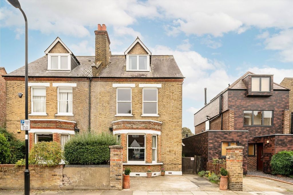 Property photo 1 of 12