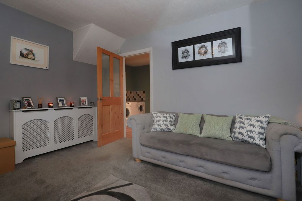 Property photo 3 of 25