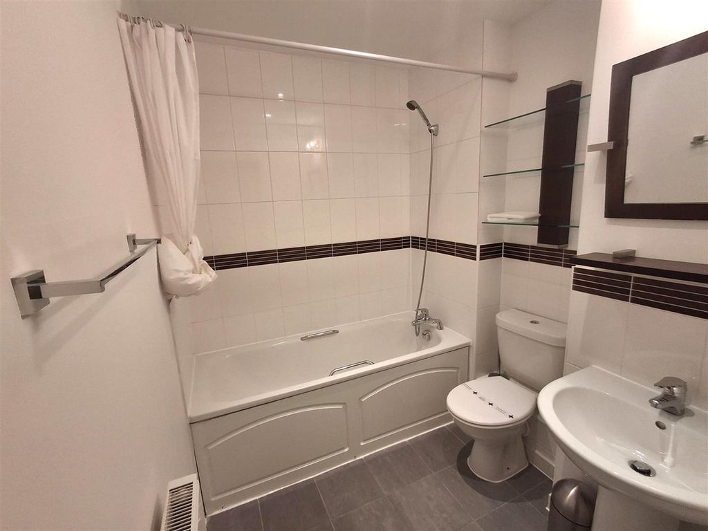 Property photo 3 of 6 Bathroom.Jpg