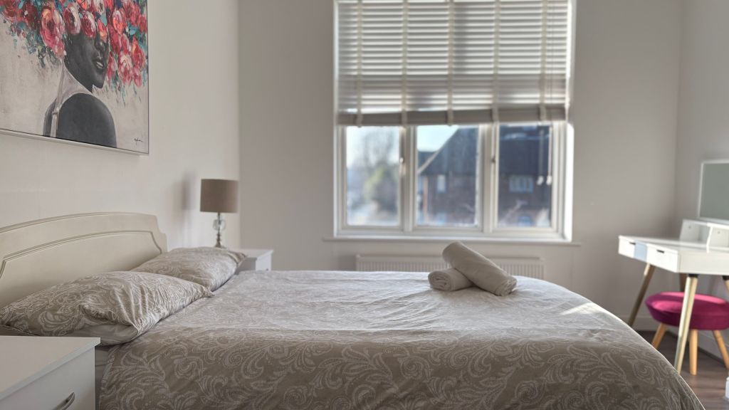 Property photo 3 of 16 Bedroom