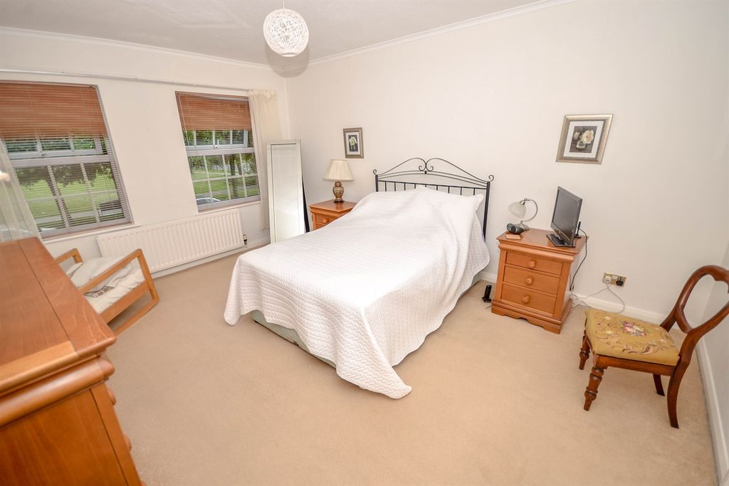 Property photo 3 of 17 Bedroom One