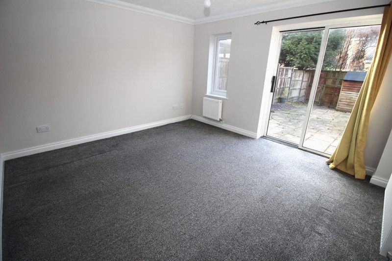 Property photo 2 of 8 Lounge