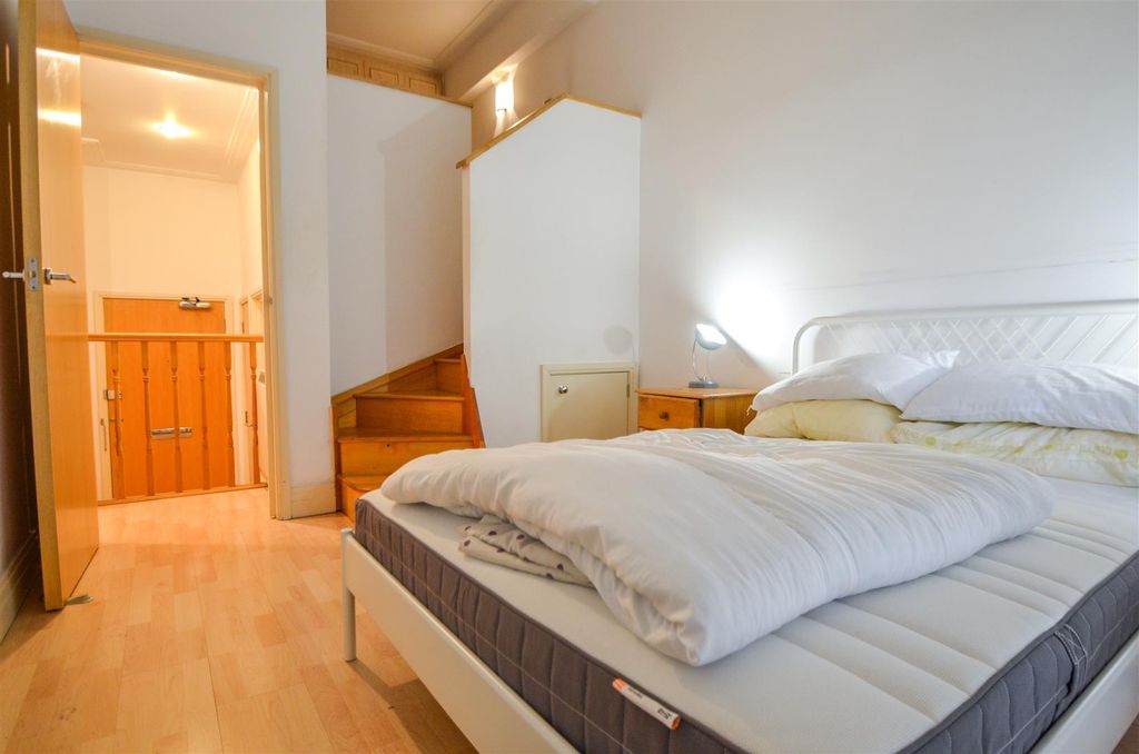 Property photo 3 of 9 1 Prescot Street