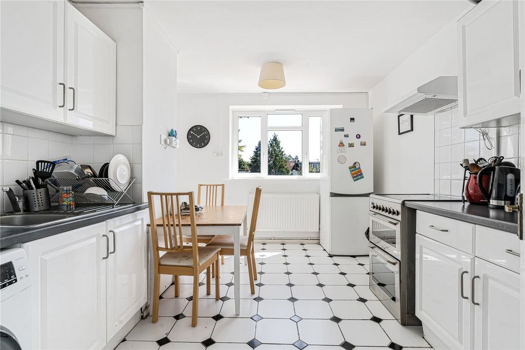 Property photo 3 of 18 Kitchen