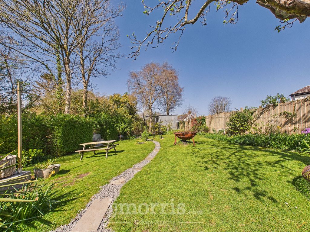 Property photo 2 of 38