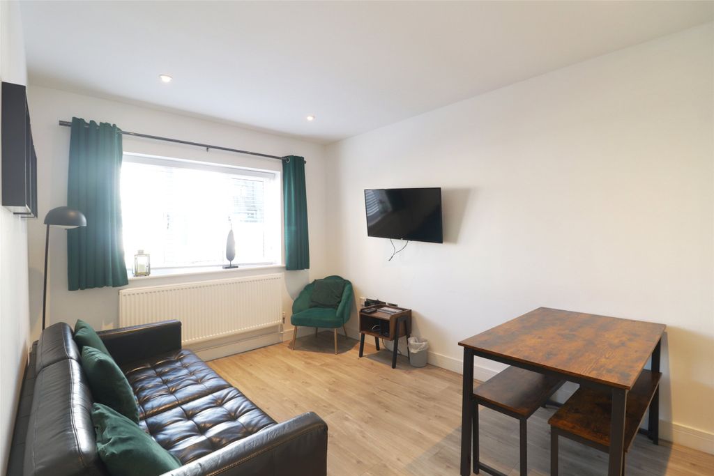 Property photo 2 of 12 2 - Picture No. 03