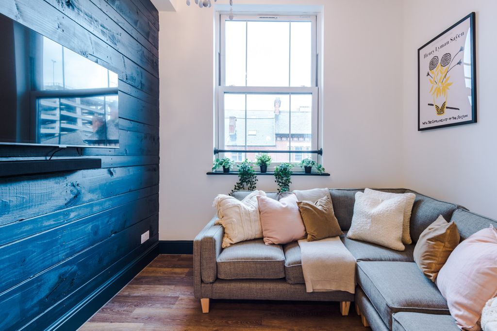 Property photo 1 of 20 Flat 13, S&B, Living Room 1