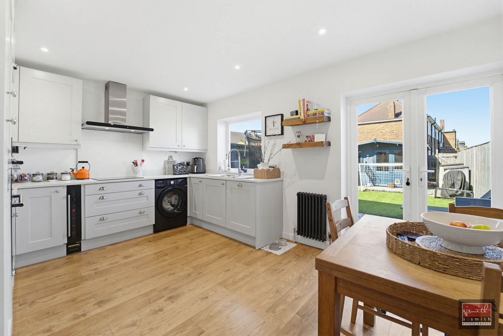 Property photo 3 of 15