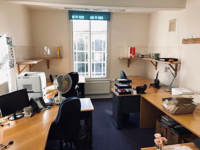 Property photo 3 of 10 Office 