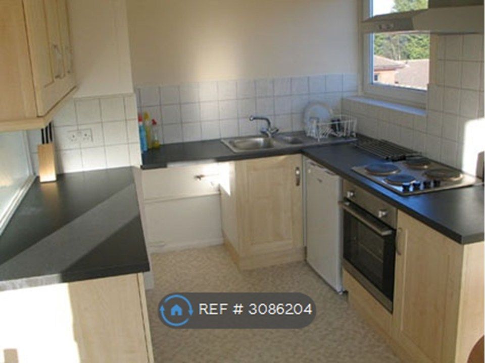 Property photo 3 of 10 Kitchen