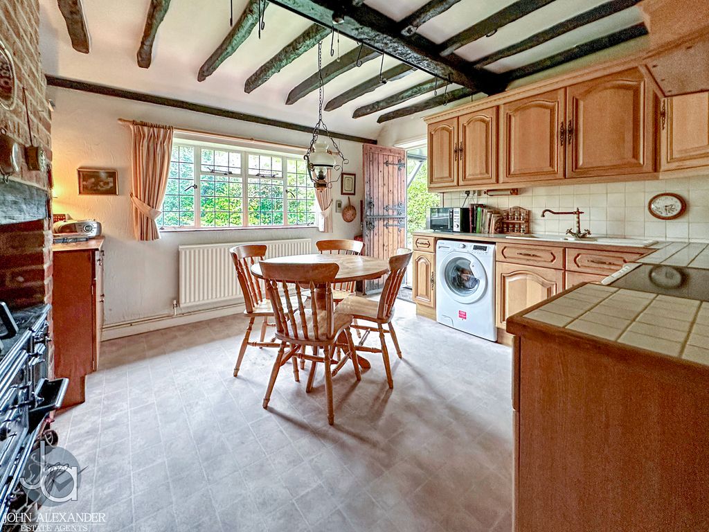 Property photo 3 of 17 20251103_143038872_0.5