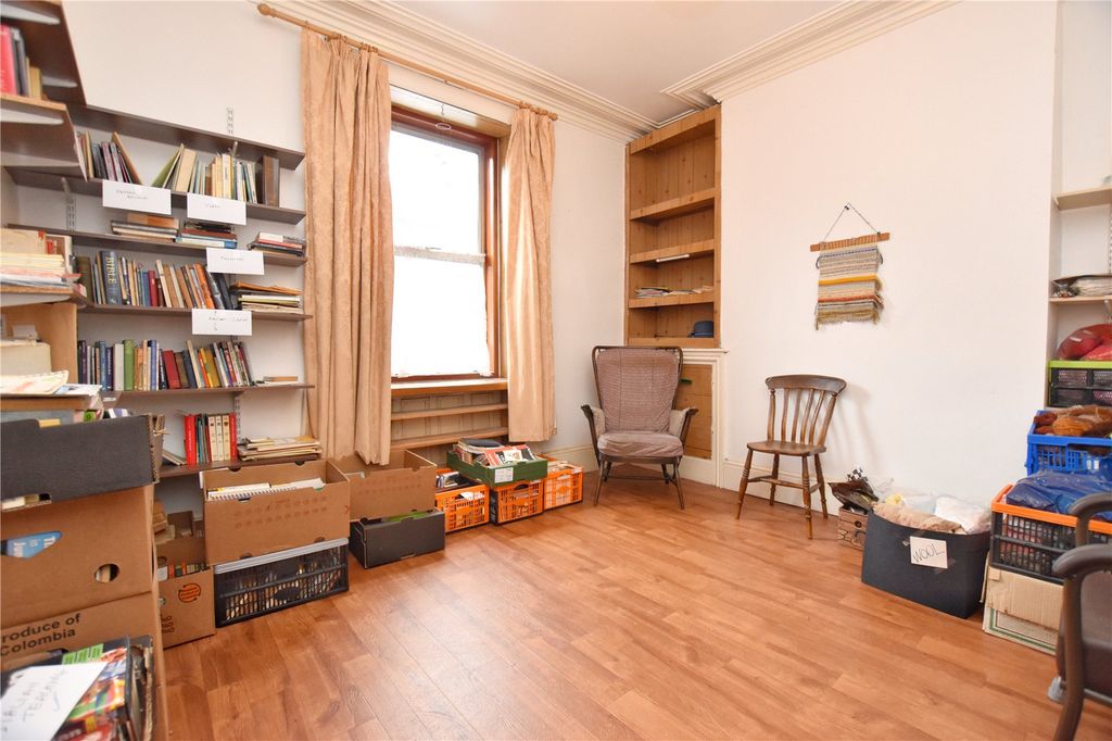Property photo 2 of 17 Lounge