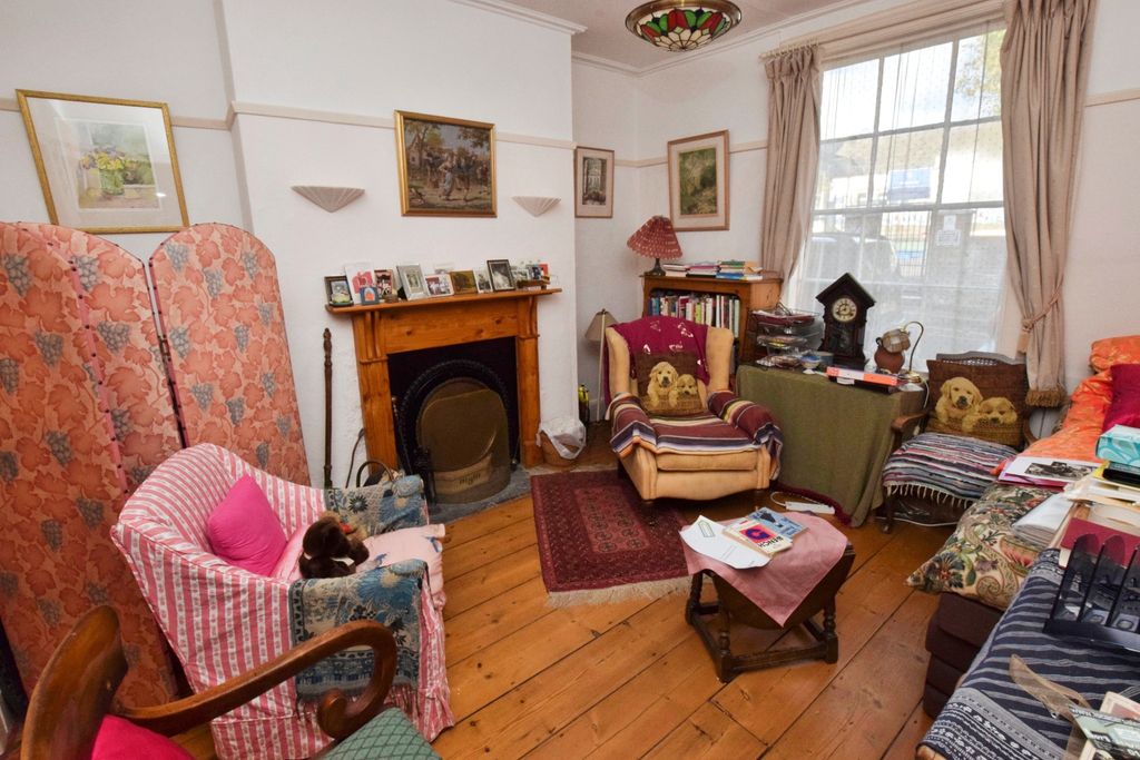 Property photo 2 of 9
