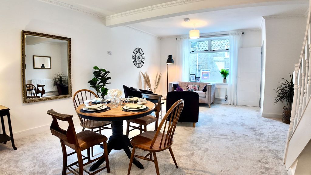 Property photo 2 of 23