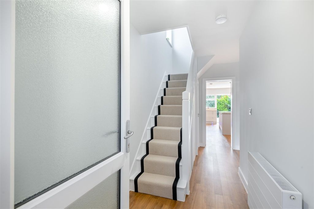 Property photo 3 of 20 8655678-Interior20.Jpg