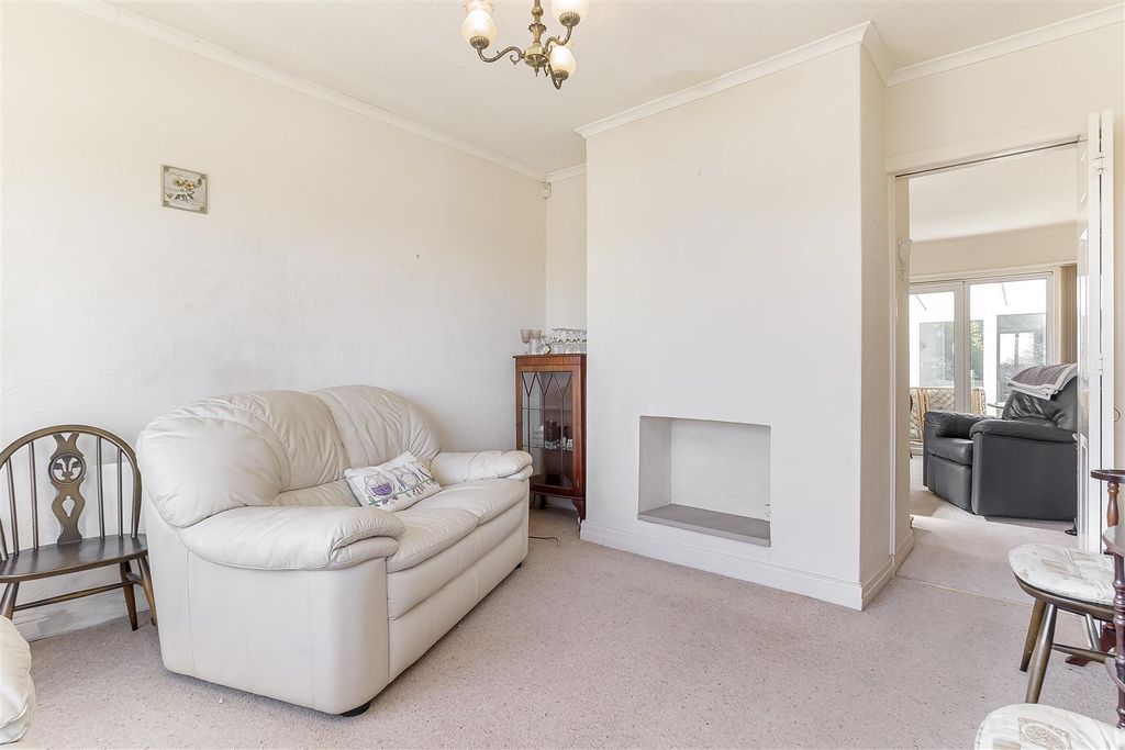 Property photo 3 of 25 Lounge - A.Jpg