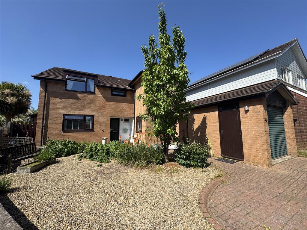 Property photo 1 of 35 14 Millfield Park