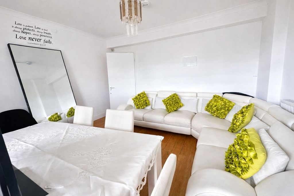 Property photo 3 of 10 Picture 3