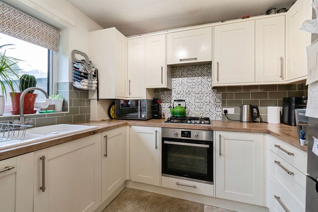 Property photo 3 of 14