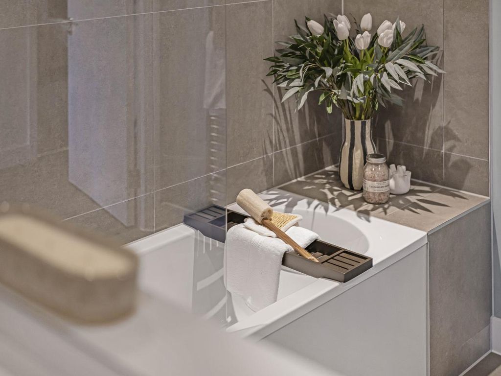 Property photo 2 of 15 Canalside Quarter - Bath Finishes