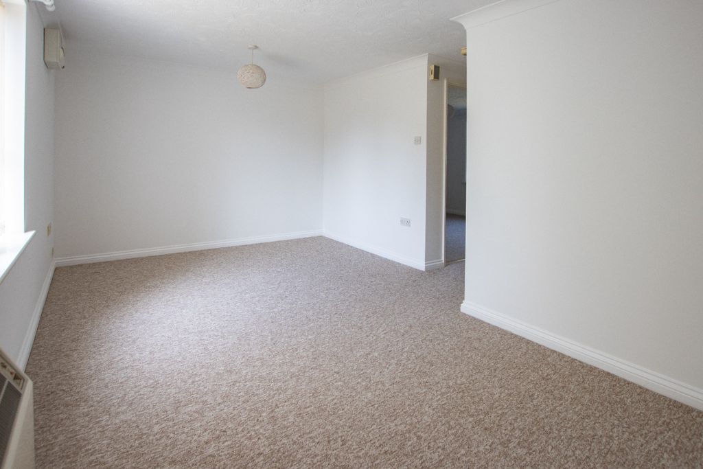 Property photo 3 of 12 4408986