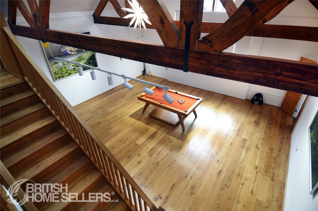 Property photo 3 of 10 8