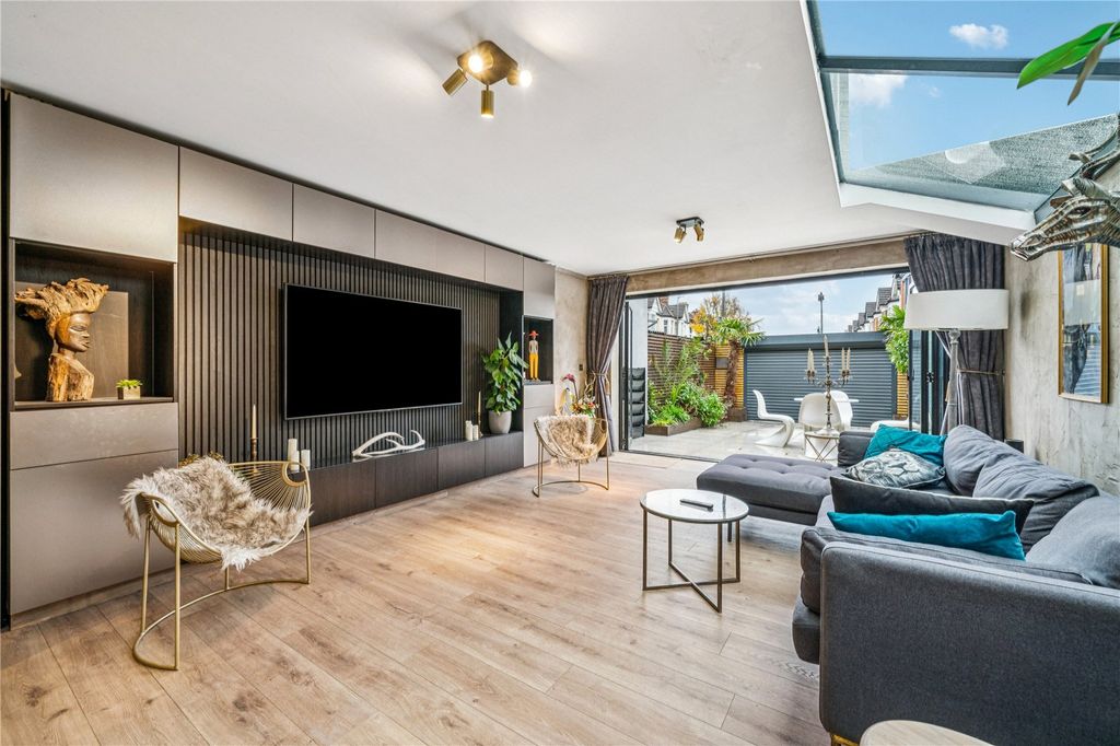 Property photo 1 of 19 Picture No. 22