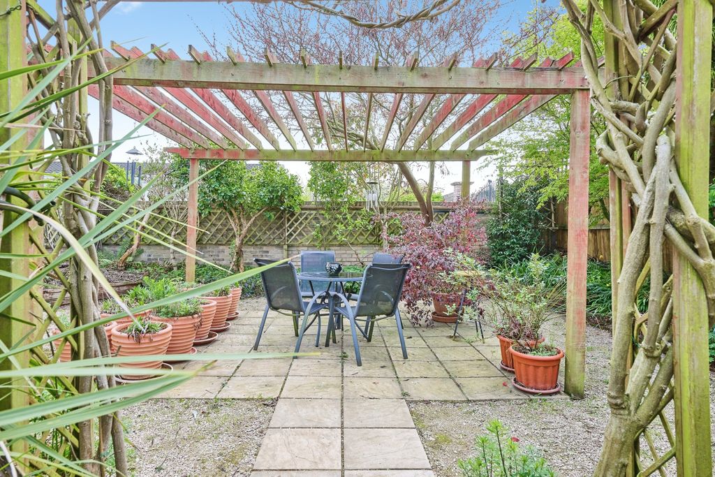 Property photo 2 of 20