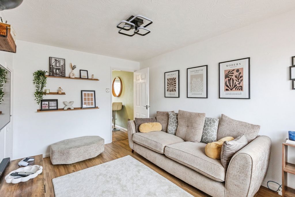 Property photo 2 of 20