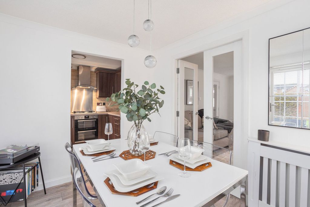 Property photo 3 of 32