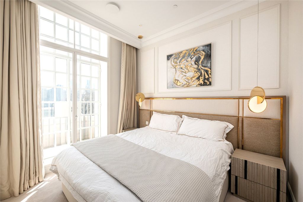 Property photo 3 of 17 Princiapl Bedroom