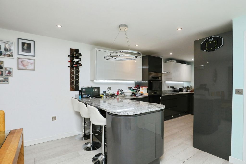 Property photo 3 of 18 Photo