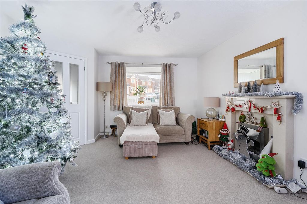 Property photo 2 of 18 Primrose Sitting Room..Jpg