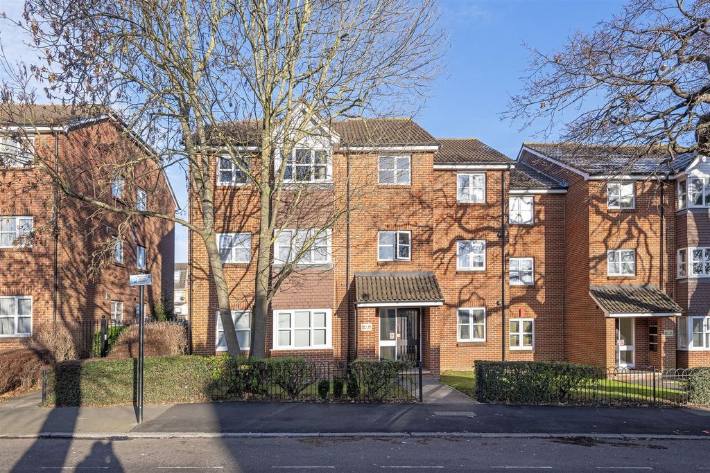 Property photo 1 of 8 23 Holm Court 01.Jpg