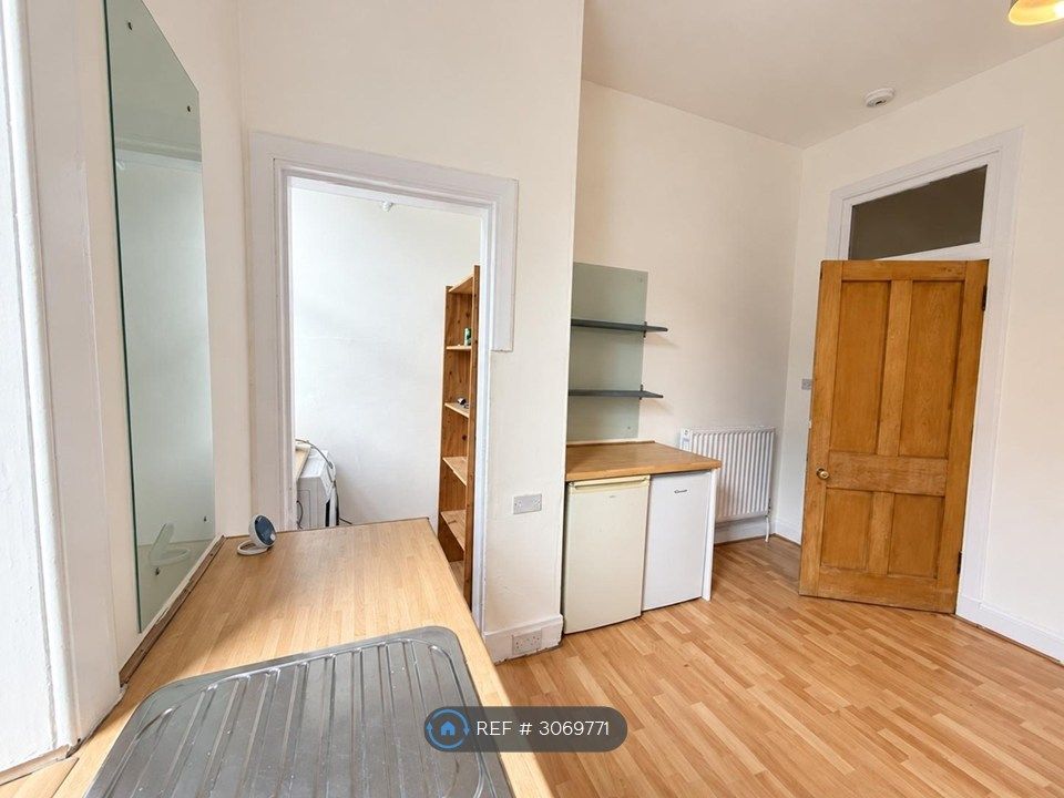Property photo 3 of 11 Kitchen Utility Room