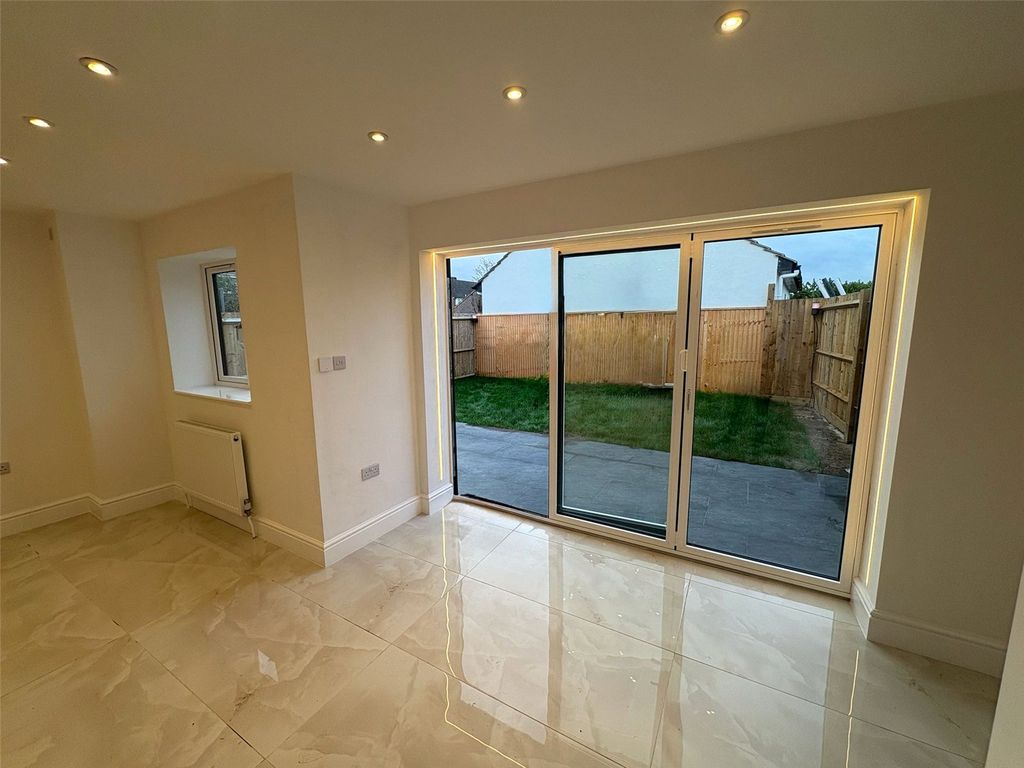 Property photo 2 of 25 Picture No. 23