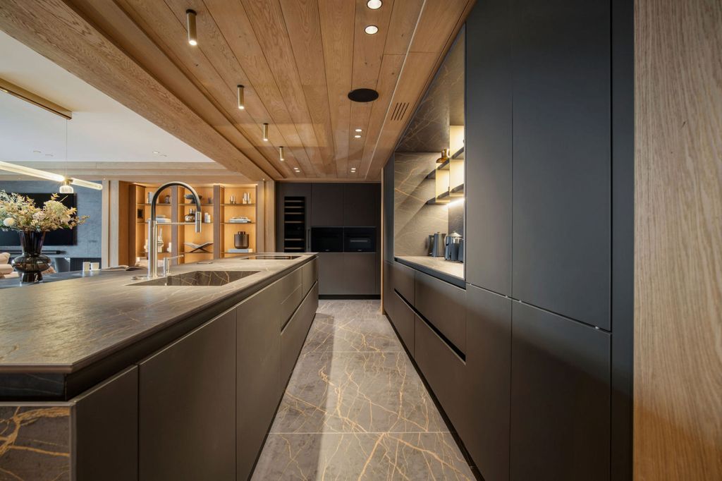 Property photo 2 of 28