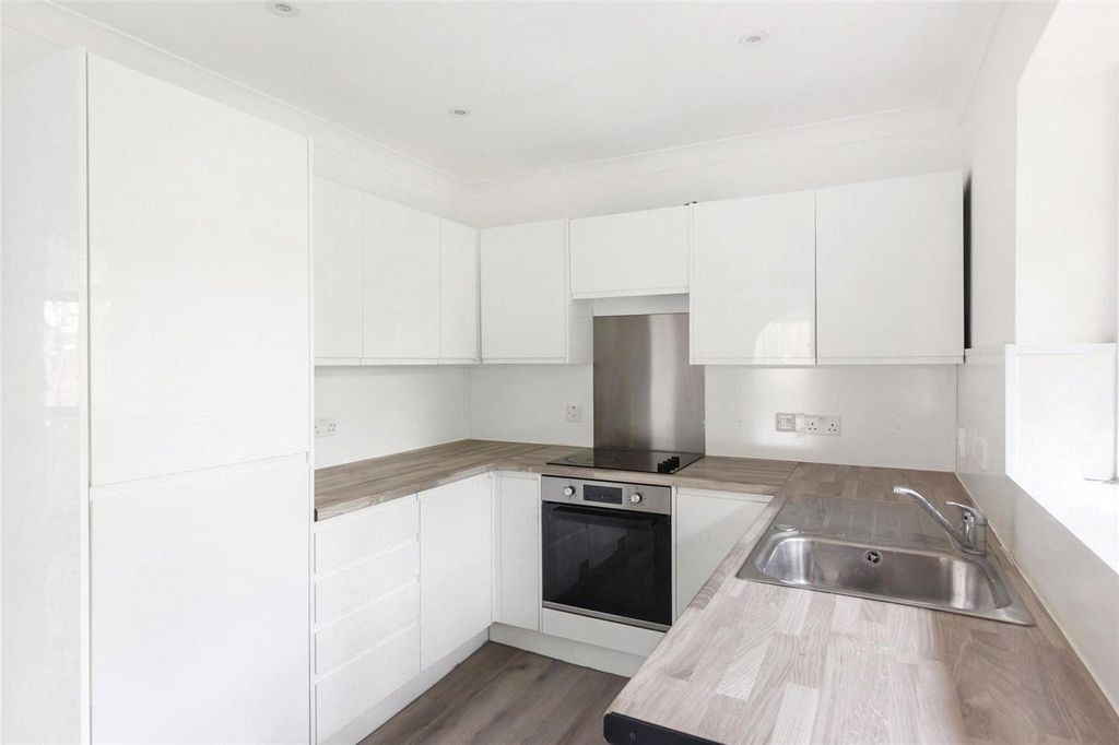 Property photo 3 of 16 Kitchen