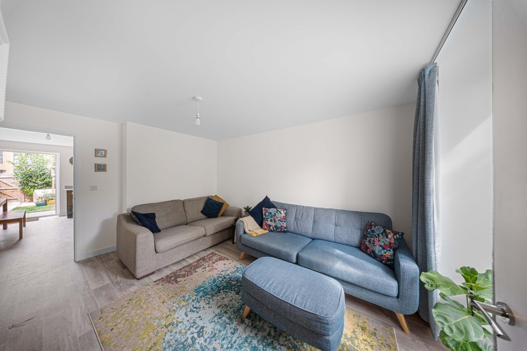 Property photo 2 of 22 4116432