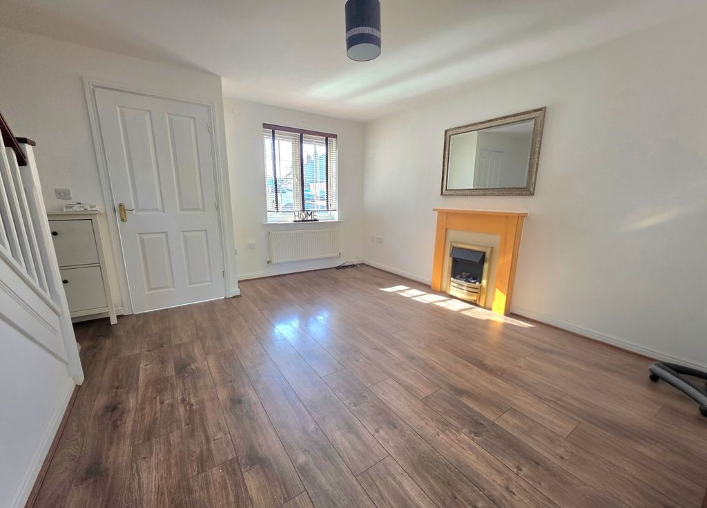 Property photo 3 of 10 Lounge