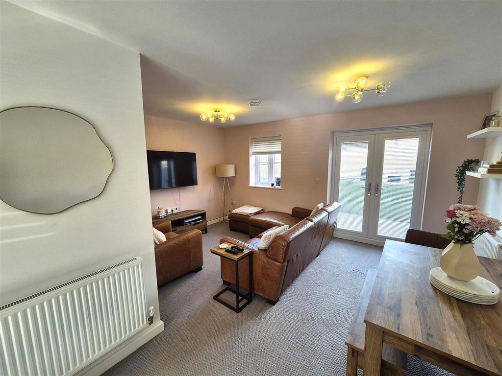 Property photo 3 of 12 Living/Dining Room