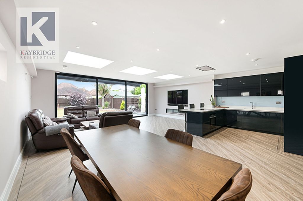 Property photo 2 of 13 Tealing Drive, Epsom