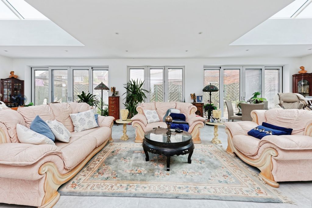 Property photo 2 of 27 Pbox-Img.Jpg