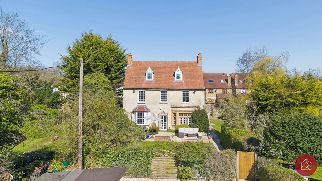 Property photo 1 of 48 Photo 5