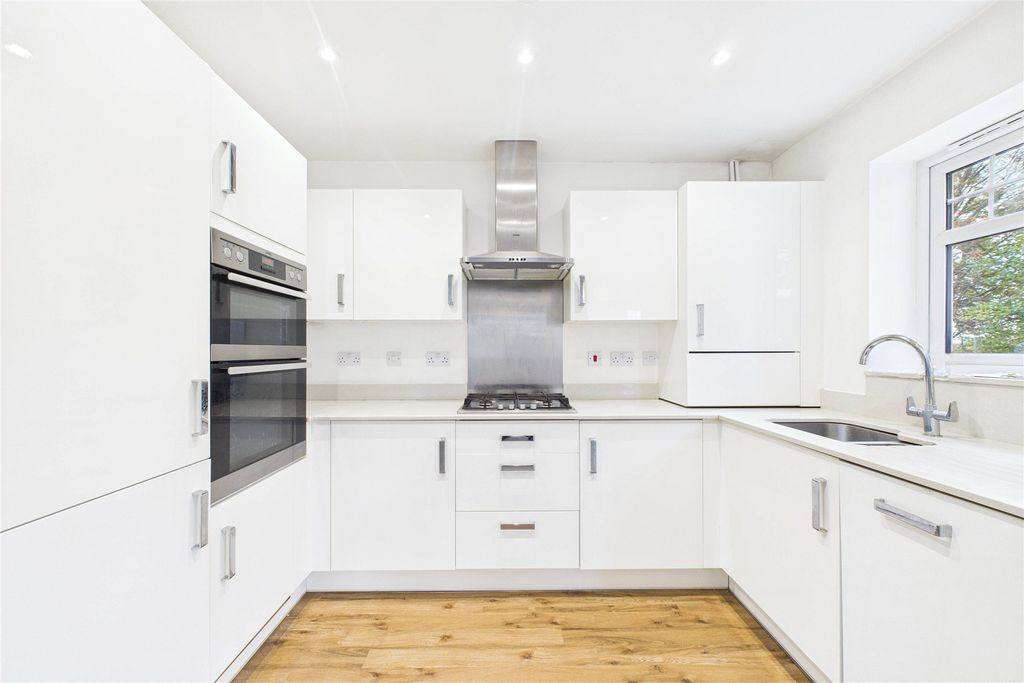 Property photo 1 of 9 Picture No. 27