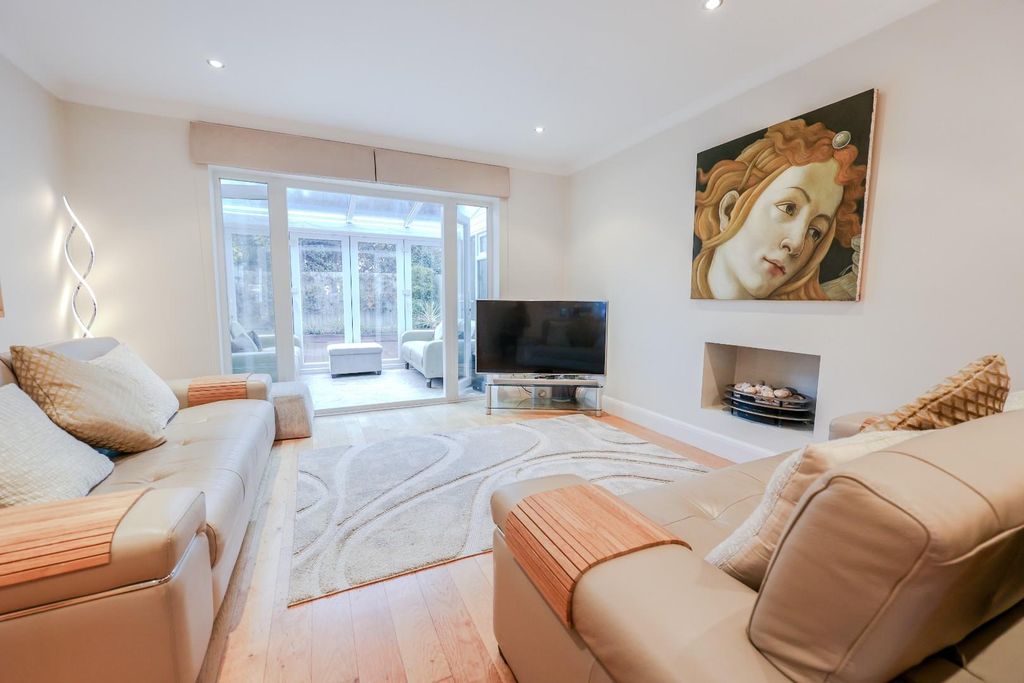 Property photo 2 of 24