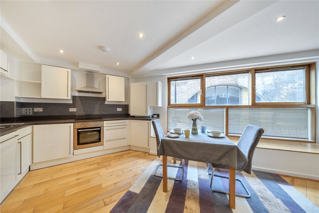 Property photo 1 of 14 Kitchen/Reception
