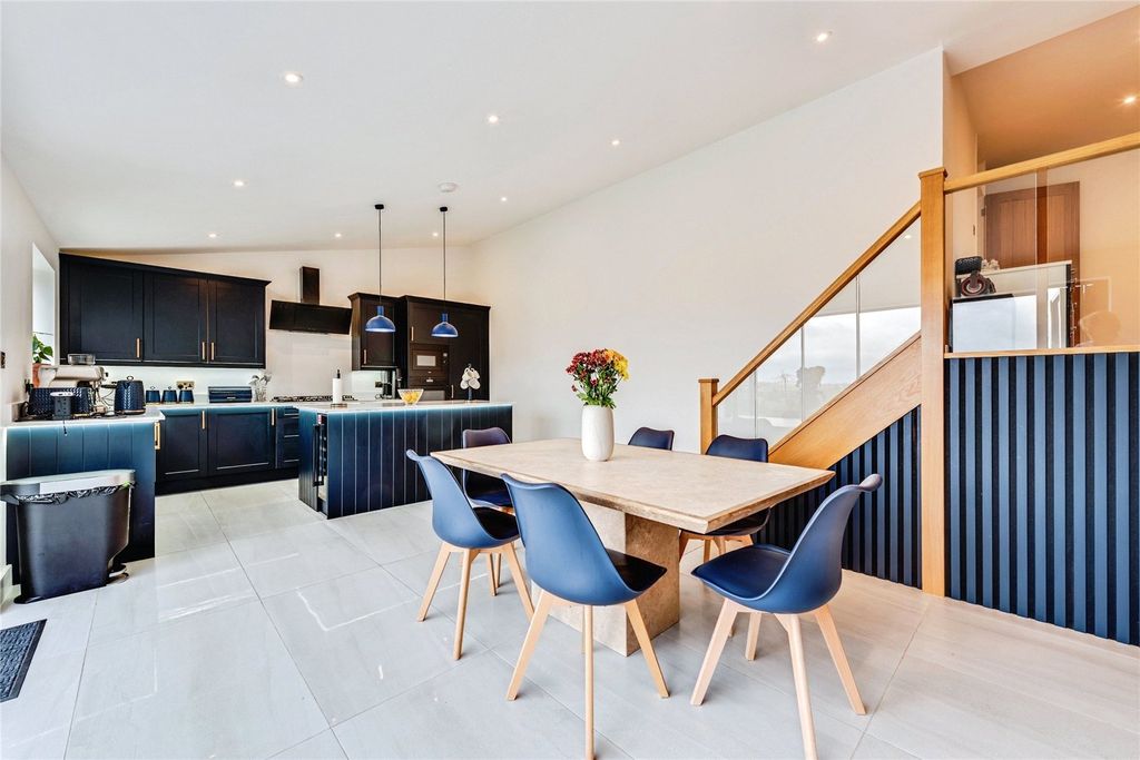 Property photo 3 of 23 Picture No. 19